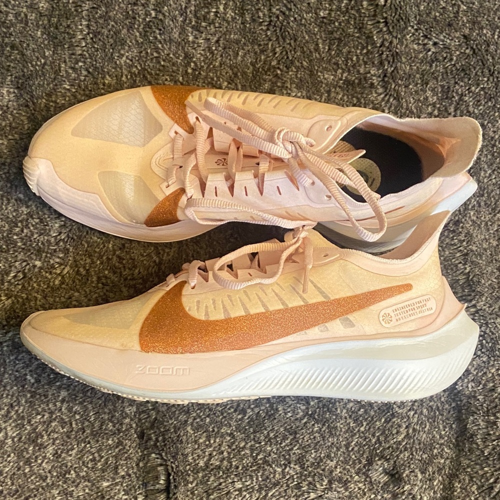 Nike Women's Peach and Copper Athletic Shoes Zoom Gravity size 9